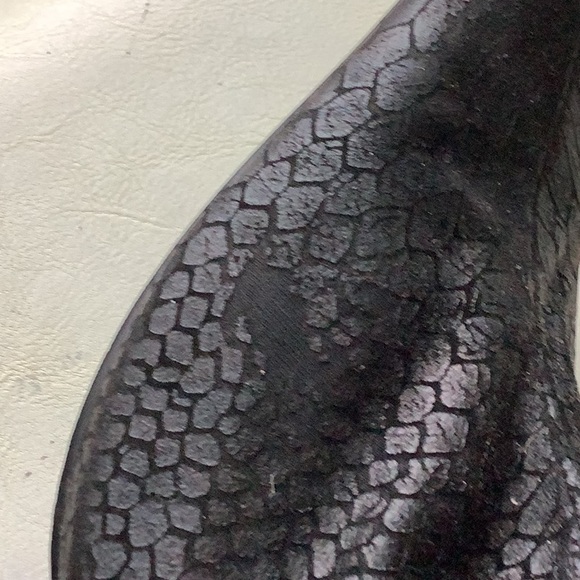 Black patterned boot - Picture 8 of 10